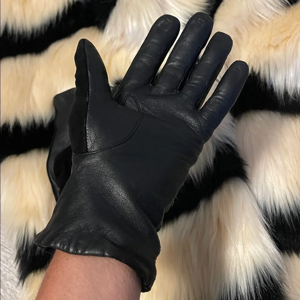 CHANEL Black and Tan Leather Gloves - Picture 9 of 10